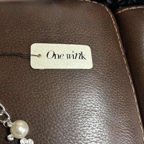 One Wink Necklas - Picture 3 of 4